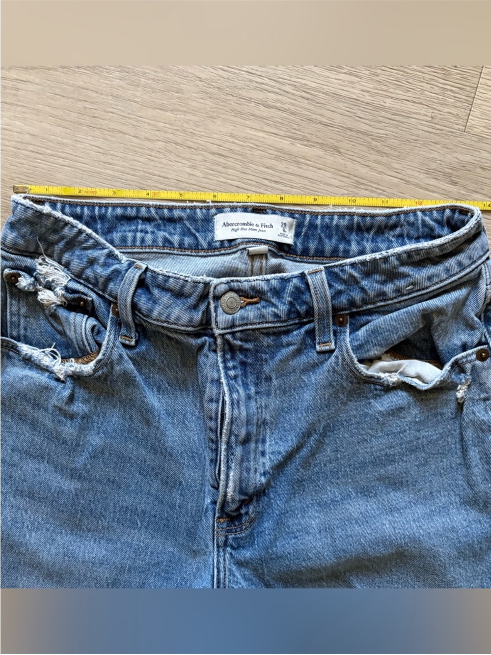 Abercrombie & Fitch High Rise Mom Jean curve love - Picture 3 of 3